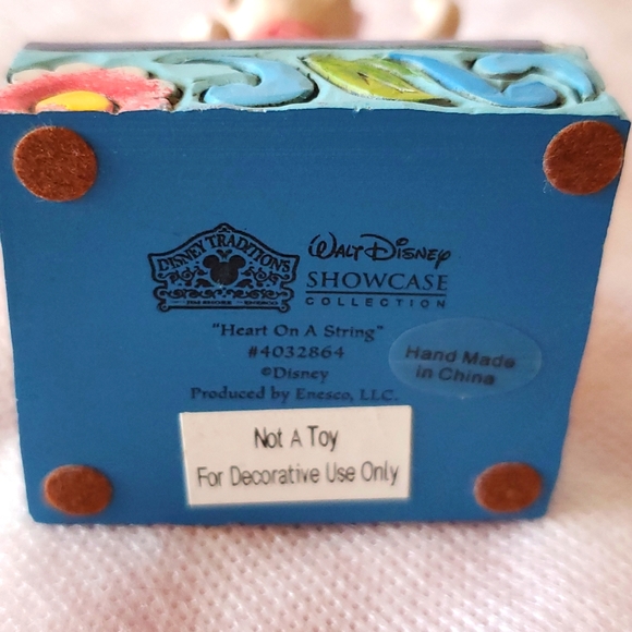 Walt Disney Showcase, Heart of A String. - Picture 9 of 11